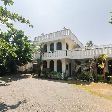 Oyo 459 Barasti Beach Resort Καλουτάρα Εξωτερικό φωτογραφία